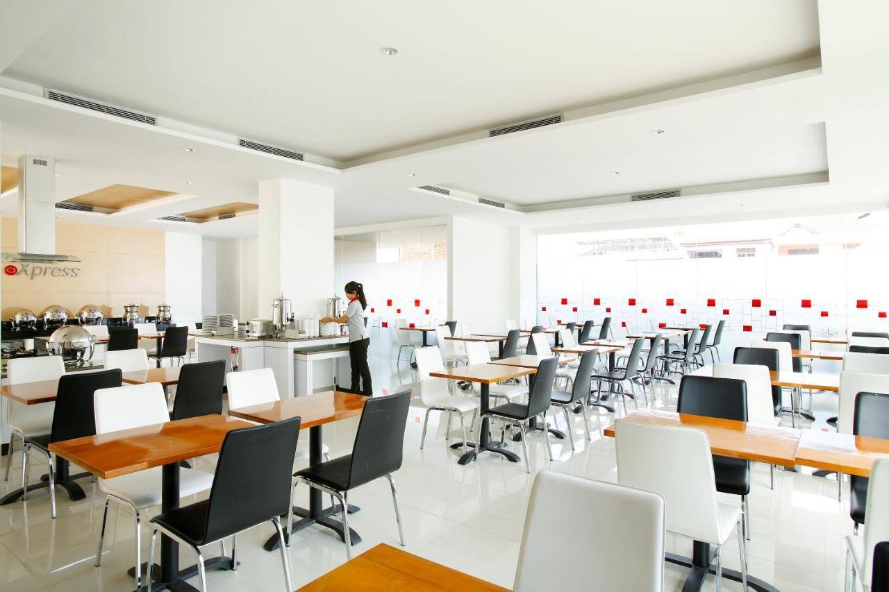 Amaris Hotel Tebet Jakarta Exterior photo