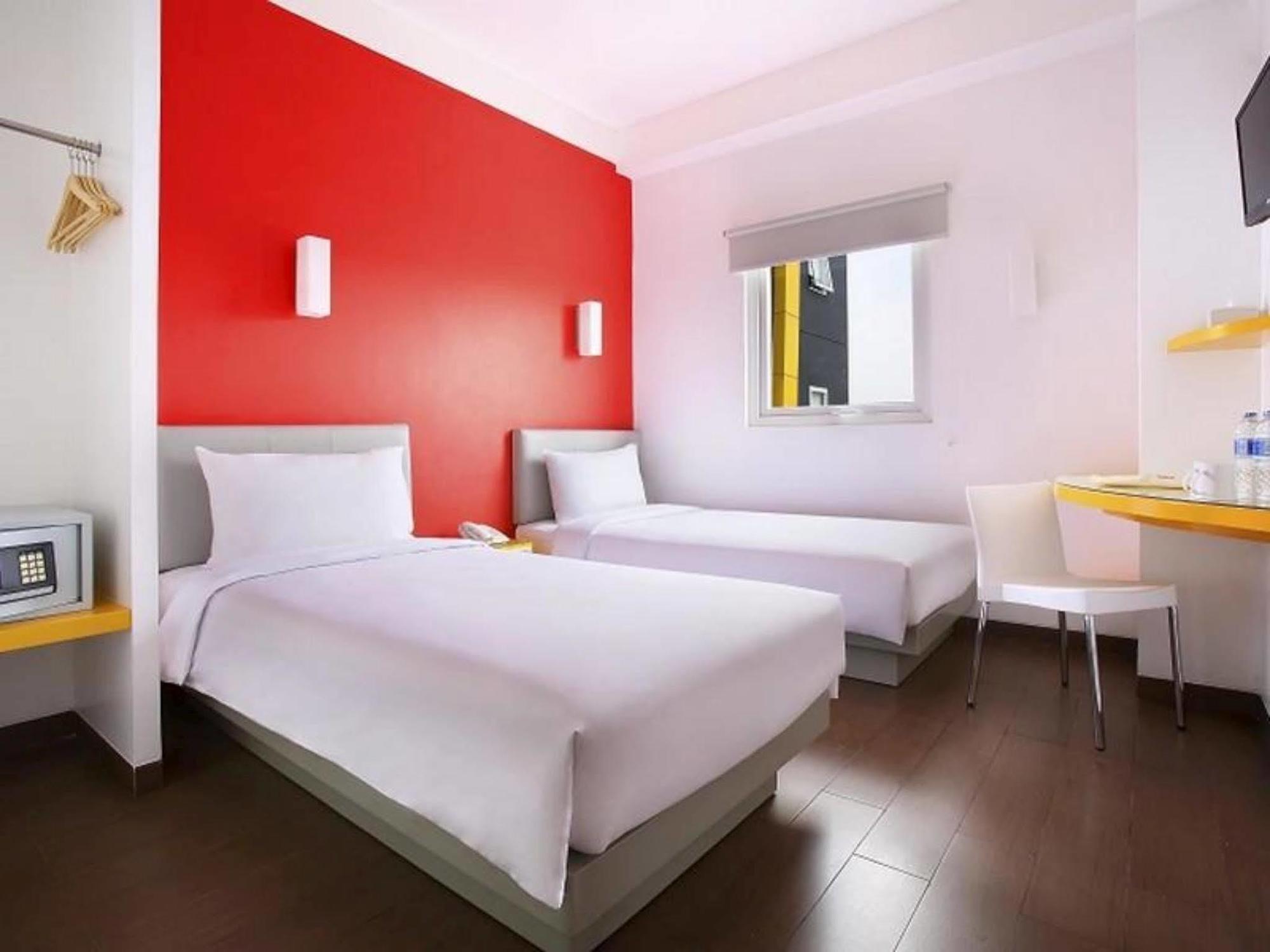 Amaris Hotel Tebet Jakarta Exterior photo