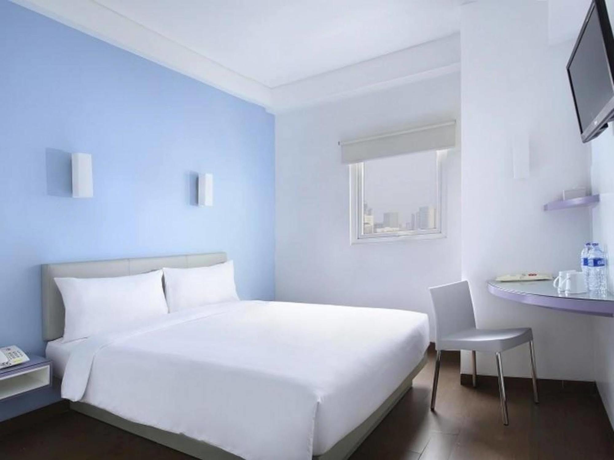 Amaris Hotel Tebet Jakarta Exterior photo